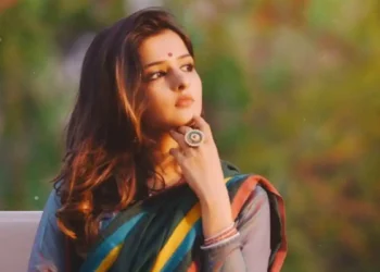 आजकालच्या आई-वडिलांनी मुलाचं लग्न झाल्यावर कसं वागायला हवं?