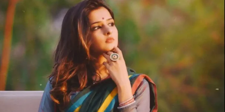 आजकालच्या आई-वडिलांनी मुलाचं लग्न झाल्यावर कसं वागायला हवं?